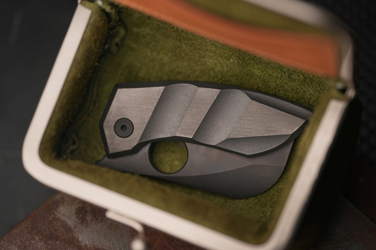 Couteau dans un étui en cuir